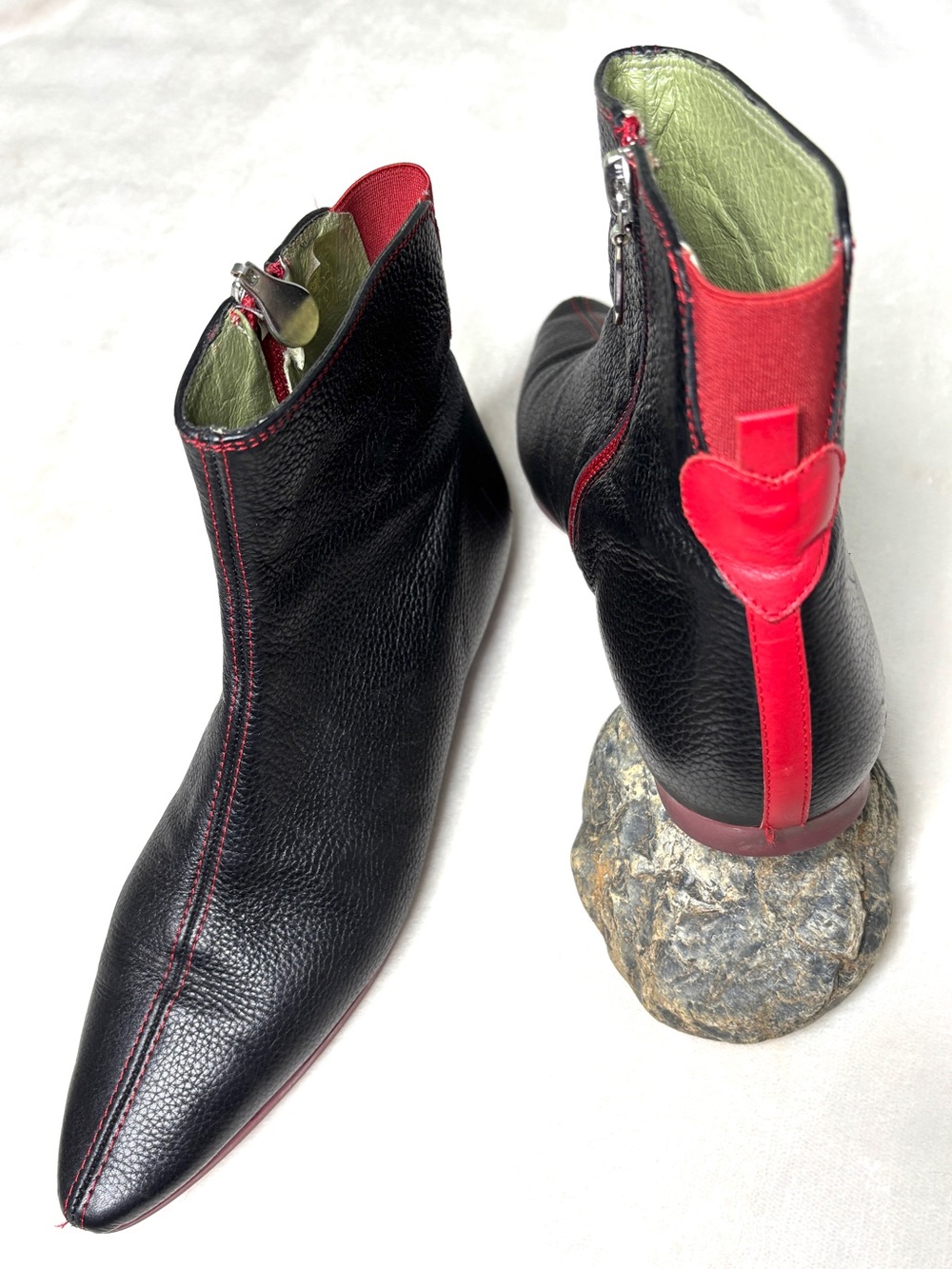 Firenze Donna Italian Heart Applique Avant Garde Pointy Toe Leather Booties 7.5